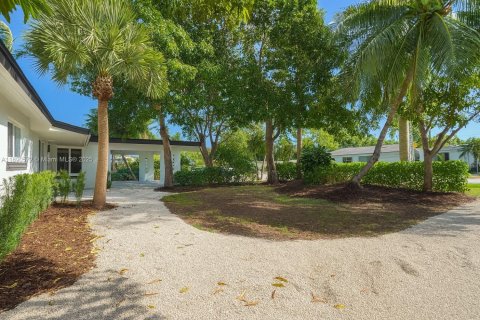 House in Oakland Park, Florida 3 bedrooms, 143.26 sq.m. № 1944440 - photo 2