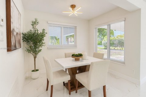 House in Oakland Park, Florida 3 bedrooms, 143.26 sq.m. № 1944440 - photo 21