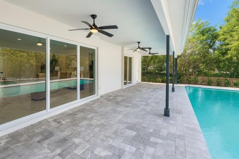 House in Oakland Park, Florida 3 bedrooms, 143.26 sq.m. № 1944440 - photo 11