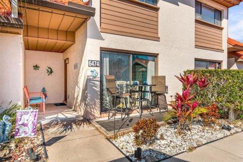 Adosado en venta en Sarasota, Florida, 2 dormitorios, 138.61 m2 № 2093547 - foto 2
