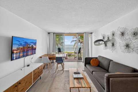 Condo in Jensen Beach, Florida, 1 bedroom  № 2082320 - photo 7