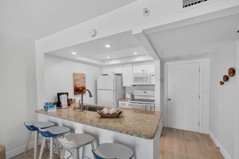 Condo in Jensen Beach, Florida, 1 bedroom  № 2082320 - photo 10