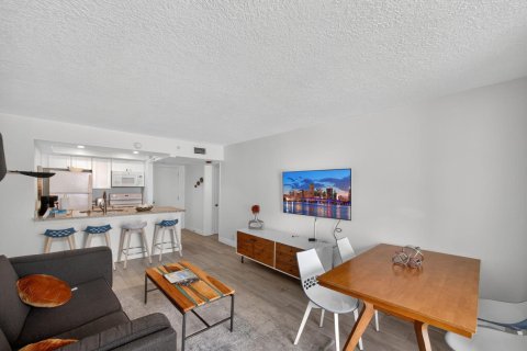 Condo in Jensen Beach, Florida, 1 bedroom  № 2082320 - photo 9