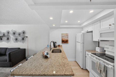 Condo in Jensen Beach, Florida, 1 bedroom  № 2082320 - photo 11