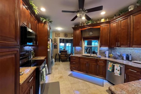 House in Winter Haven, Florida 4 bedrooms, 273.78 sq.m. № 1898925 - photo 12