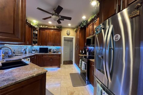 House in Winter Haven, Florida 4 bedrooms, 273.78 sq.m. № 1898925 - photo 15