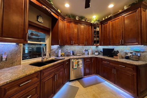 House in Winter Haven, Florida 4 bedrooms, 273.78 sq.m. № 1898925 - photo 13