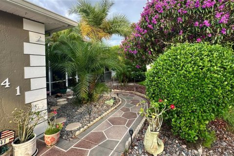 House in Winter Haven, Florida 4 bedrooms, 273.78 sq.m. № 1898925 - photo 6