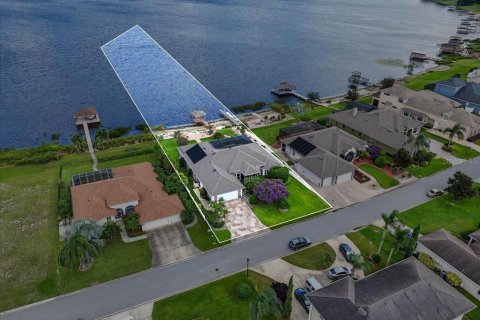 House in Winter Haven, Florida 4 bedrooms, 273.78 sq.m. № 1898925 - photo 4