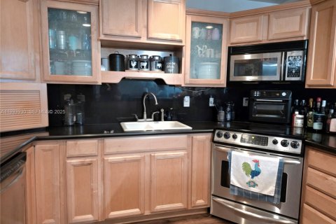 Villa ou maison à vendre à Miami, Floride: 4 chambres, 191.38 m2 № 1992205 - photo 10