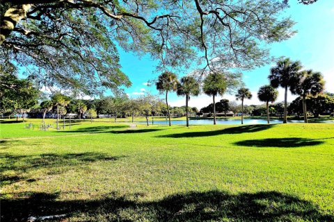 Villa ou maison à vendre à Miami, Floride: 4 chambres, 191.38 m2 № 1992205 - photo 30