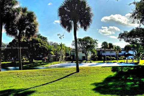 Villa ou maison à vendre à Miami, Floride: 4 chambres, 191.38 m2 № 1992205 - photo 29