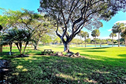 Villa ou maison à vendre à Miami, Floride: 4 chambres, 191.38 m2 № 1992205 - photo 27