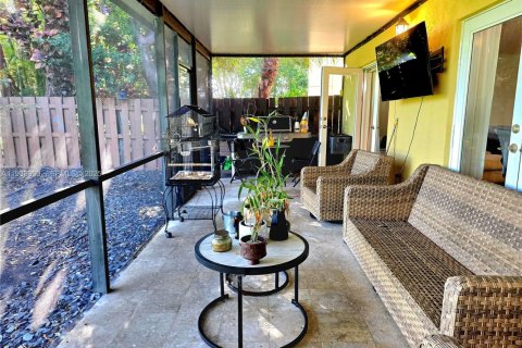 Villa ou maison à vendre à Miami, Floride: 4 chambres, 191.38 m2 № 1992205 - photo 22