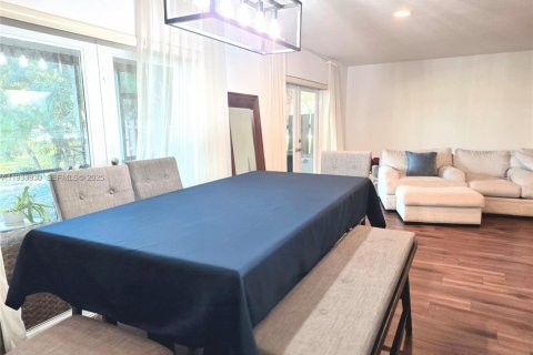 Villa ou maison à vendre à Miami, Floride: 4 chambres, 191.38 m2 № 1992205 - photo 8