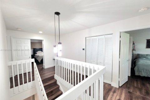 Villa ou maison à vendre à Miami, Floride: 4 chambres, 191.38 m2 № 1992205 - photo 14