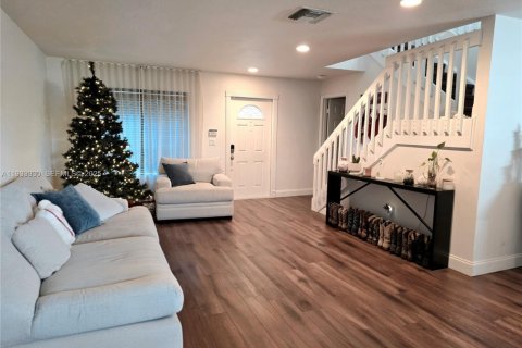 Villa ou maison à vendre à Miami, Floride: 4 chambres, 191.38 m2 № 1992205 - photo 7