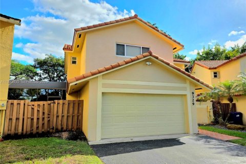 Casa en venta en Miami, Florida, 4 dormitorios, 191.38 m2 № 1992205 - foto 1