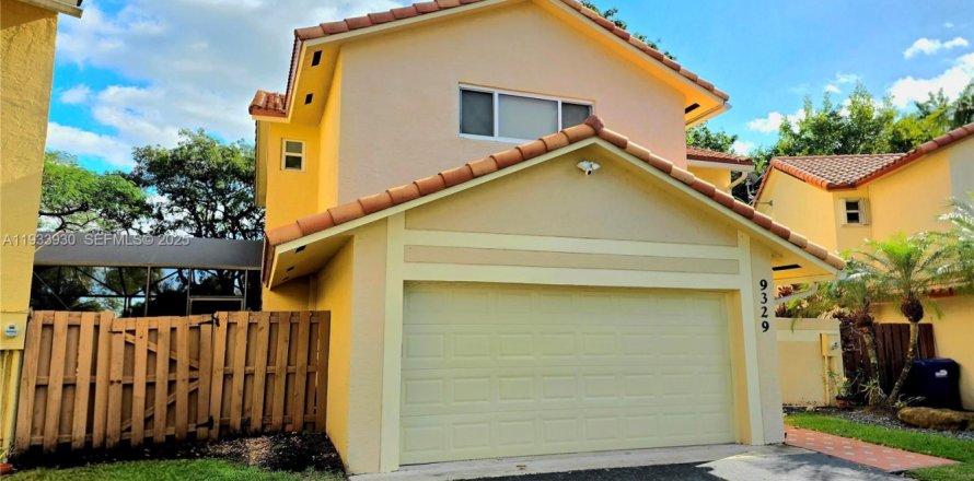 Casa en Miami, Florida 4 dormitorios, 191.38 m2 № 1992205