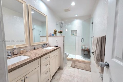 Villa ou maison à vendre à Miami, Floride: 4 chambres, 191.38 m2 № 1992205 - photo 21
