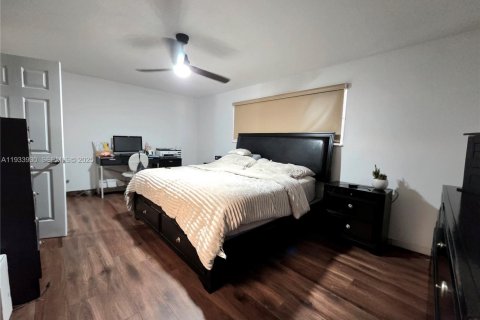 Villa ou maison à vendre à Miami, Floride: 4 chambres, 191.38 m2 № 1992205 - photo 15