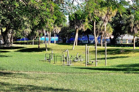 Villa ou maison à vendre à Miami, Floride: 4 chambres, 191.38 m2 № 1992205 - photo 28