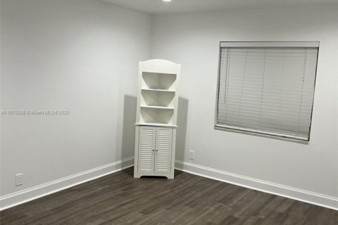 Villa ou maison à louer à Boca Raton, Floride: 2 chambres, 84.36 m2 № 1980922 - photo 7