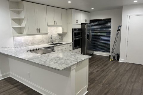 Villa ou maison à louer à Boca Raton, Floride: 2 chambres, 84.36 m2 № 1980922 - photo 2