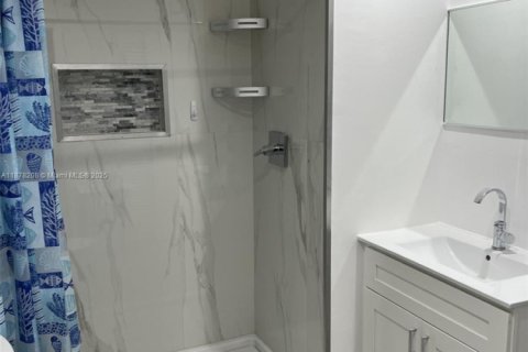 Villa ou maison à louer à Boca Raton, Floride: 2 chambres, 84.36 m2 № 1980922 - photo 5