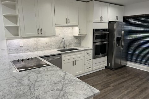 Villa ou maison à louer à Boca Raton, Floride: 2 chambres, 84.36 m2 № 1980922 - photo 3