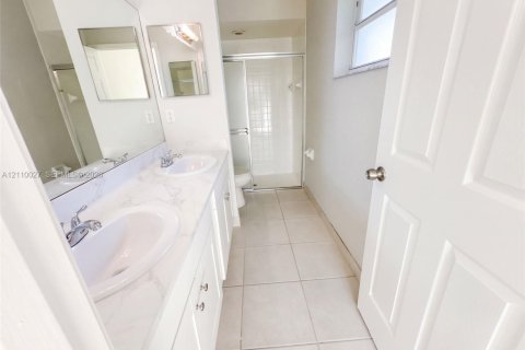 Villa ou maison à vendre à Port St. Lucie, Floride: 3 chambres, 129.88 m2 № 2430192 - photo 15