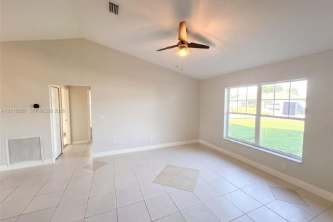 Villa ou maison à vendre à Port St. Lucie, Floride: 3 chambres, 129.88 m2 № 2430192 - photo 6
