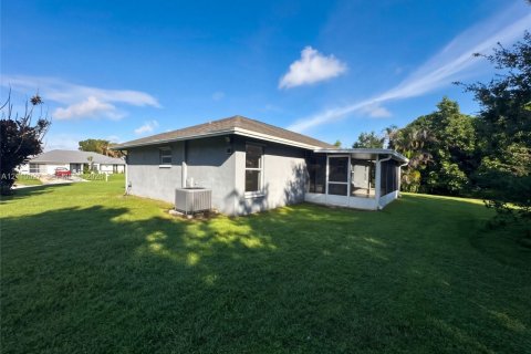 Villa ou maison à vendre à Port St. Lucie, Floride: 3 chambres, 129.88 m2 № 2430192 - photo 5