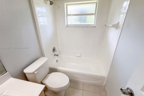 Villa ou maison à vendre à Port St. Lucie, Floride: 3 chambres, 129.88 m2 № 2430192 - photo 14