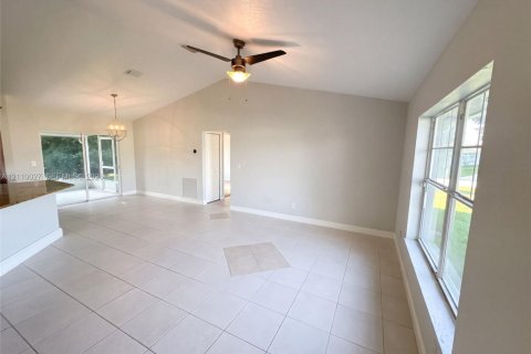 Villa ou maison à vendre à Port St. Lucie, Floride: 3 chambres, 129.88 m2 № 2430192 - photo 2