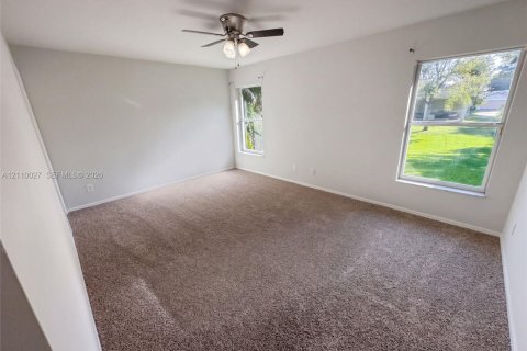 Villa ou maison à vendre à Port St. Lucie, Floride: 3 chambres, 129.88 m2 № 2430192 - photo 12