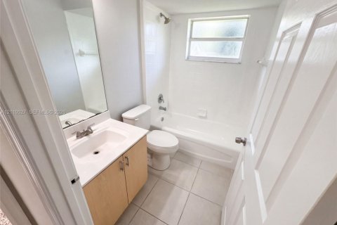 Villa ou maison à vendre à Port St. Lucie, Floride: 3 chambres, 129.88 m2 № 2430192 - photo 13