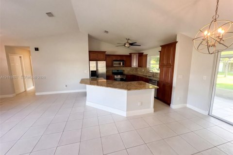 Villa ou maison à vendre à Port St. Lucie, Floride: 3 chambres, 129.88 m2 № 2430192 - photo 3