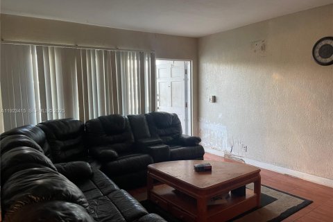 Villa ou maison à vendre à Lauderhill, Floride: 3 chambres, 140.84 m2 № 1977417 - photo 3