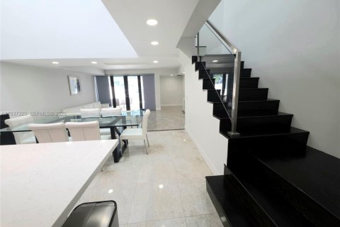 Condo in Sunny Isles Beach, Florida, 4 bedrooms  № 1995172 - photo 22