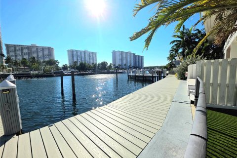 Condo in Sunny Isles Beach, Florida, 4 bedrooms  № 1995172 - photo 26