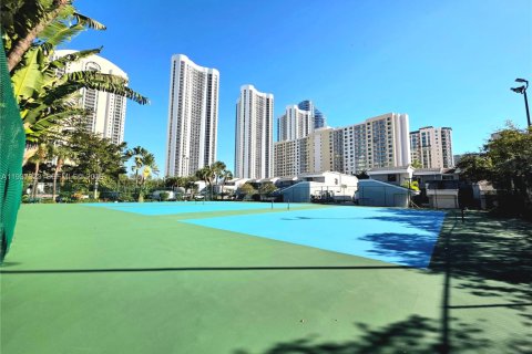 Condo in Sunny Isles Beach, Florida, 4 bedrooms  № 1995172 - photo 7