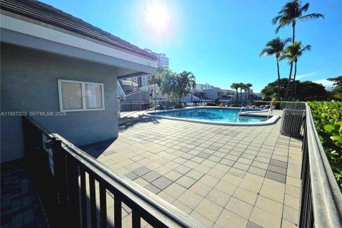 Condo in Sunny Isles Beach, Florida, 4 bedrooms  № 1995172 - photo 8