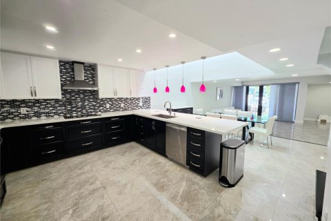 Condo in Sunny Isles Beach, Florida, 4 bedrooms  № 1995172 - photo 29