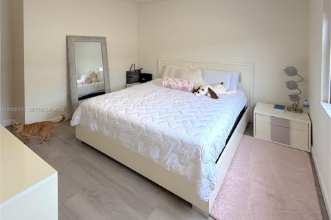 Touwnhouse à vendre à Hialeah, Floride: 3 chambres, 131.18 m2 № 2154154 - photo 15
