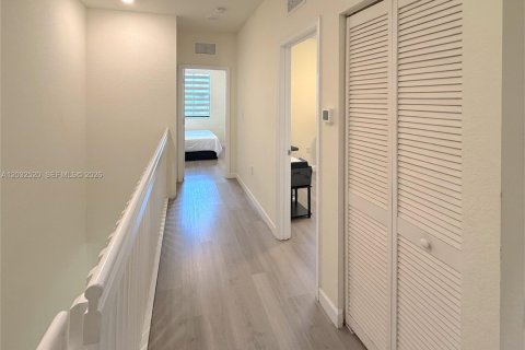Touwnhouse à vendre à Hialeah, Floride: 3 chambres, 131.18 m2 № 2154154 - photo 19
