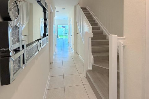 Touwnhouse à vendre à Hialeah, Floride: 3 chambres, 131.18 m2 № 2154154 - photo 13