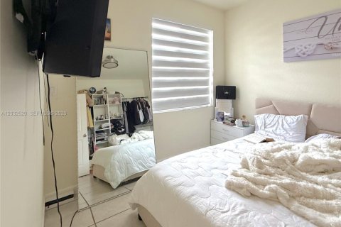 Touwnhouse à vendre à Hialeah, Floride: 3 chambres, 131.18 m2 № 2154154 - photo 12