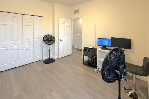 Touwnhouse à vendre à Hialeah, Floride: 3 chambres, 131.18 m2 № 2154154 - photo 23