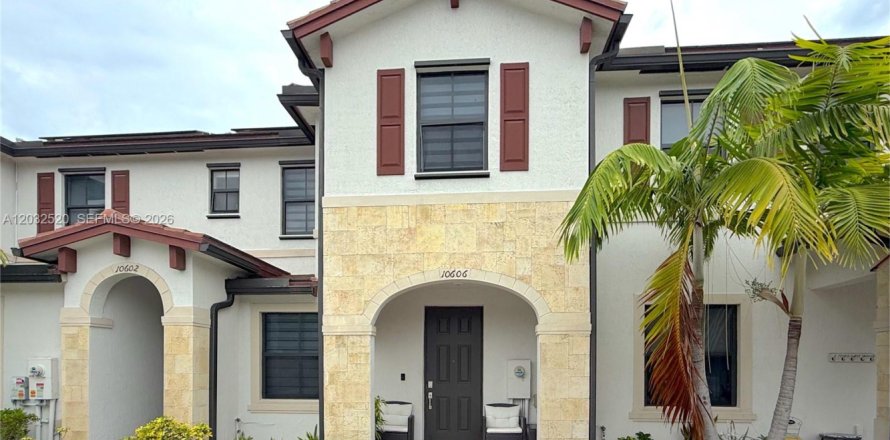Touwnhouse à Hialeah, Floride 3 chambres, 131.18 m2 № 2154154